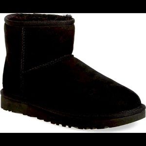 ❌SOLD ❌ UGG Classic Mini II Genuine Shearling Lined Boot womens 12